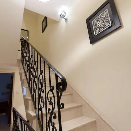 Beautiful, Typical Maltese 4br With Roof Top By 360 Estates Daire Sliema