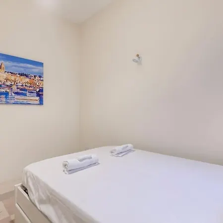 Beautiful, Typical Maltese 4br With Roof Top By 360 Estates