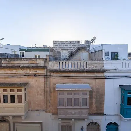 Lejlighed Beautiful, Typical Maltese 4br With Roof Top By 360 Estates *