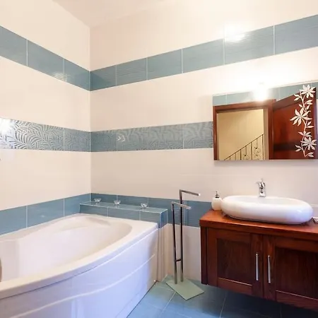 Beautiful, Typical Maltese 4br With Roof Top By 360 Estates Appartement *