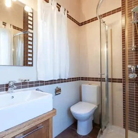 아파트 Beautiful, Typical Maltese 4br With Roof Top By 360 Estates