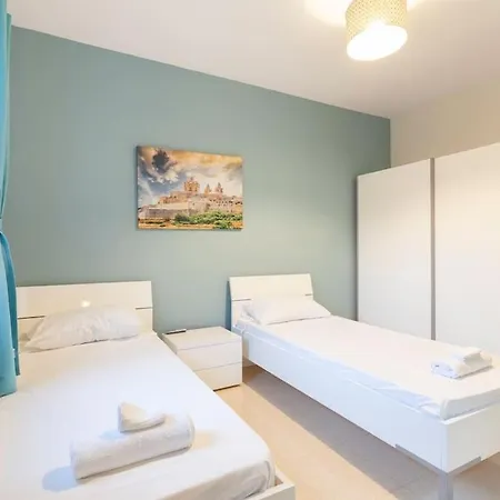 דירה Beautiful, Typical Maltese 4br With Roof Top By 360 Estates