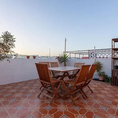 Appartement Beautiful, Typical Maltese 4br With Roof Top By 360 Estates Sliema