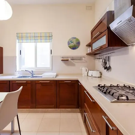 Beautiful, Typical Maltese 4br With Roof Top By 360 Estates