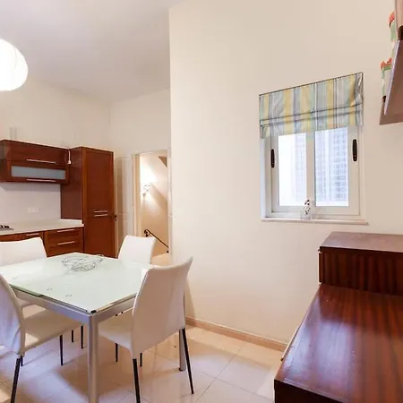 Appartement Beautiful, Typical Maltese 4br With Roof Top By 360 Estates *