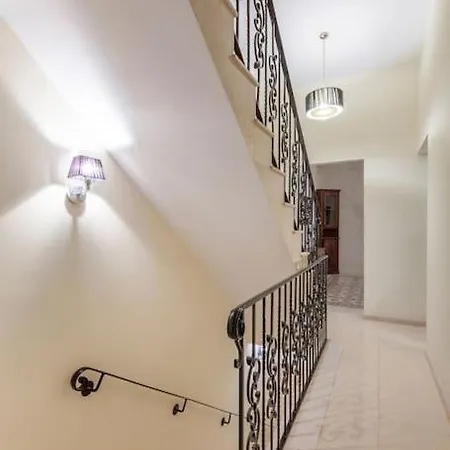 아파트 Beautiful, Typical Maltese 4br With Roof Top By 360 Estates *