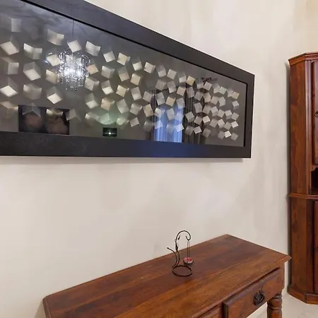 Beautiful, Typical Maltese 4br With Roof Top By 360 Estates 아파트