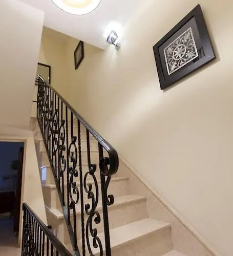 Beautiful, Typical Maltese 4br With Roof Top By 360 Estates Apartament Sliema