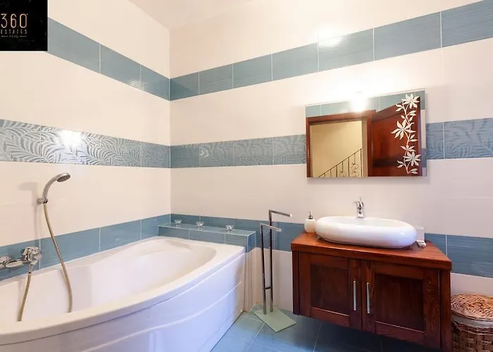 Beautiful, Typical Maltese 4br With Roof Top By 360 Estates Apartament *