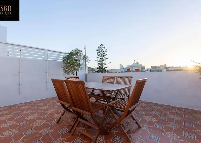 Beautiful, Typical Maltese 4br With Roof Top By 360 Estates Apartament *
