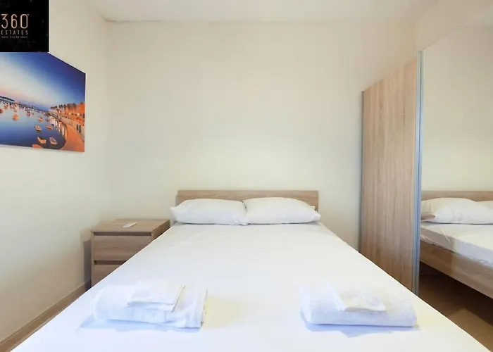Beautiful, Typical Maltese 4br With Roof Top By 360 Estates Apartament *