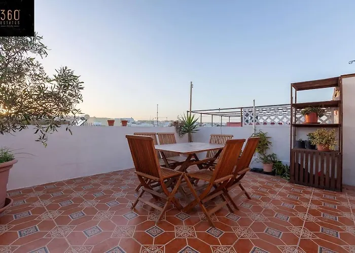 Apartament Beautiful, Typical Maltese 4br With Roof Top By 360 Estates Sliema