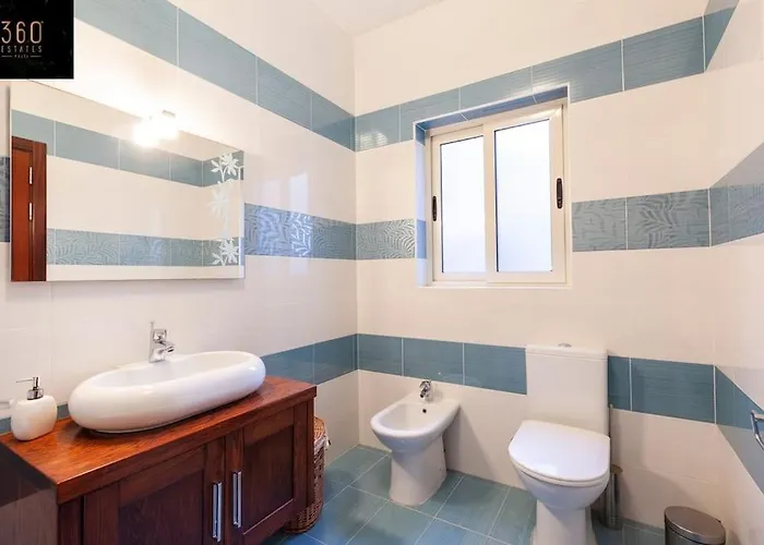 Apartament Beautiful, Typical Maltese 4br With Roof Top By 360 Estates Sliema