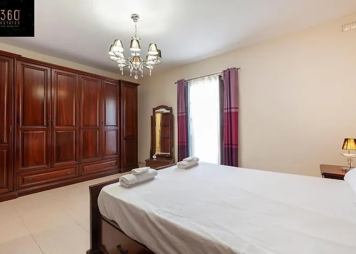 Beautiful, Typical Maltese 4br With Roof Top By 360 Estates Sliema