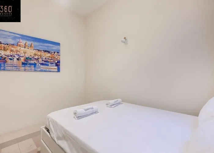 Beautiful, Typical Maltese 4br With Roof Top By 360 Estates