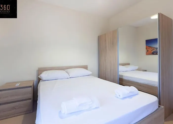 Beautiful, Typical Maltese 4br With Roof Top By 360 Estates Apartament *