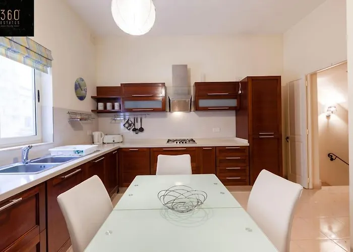 Beautiful, Typical Maltese 4br With Roof Top By 360 Estates * Sliema