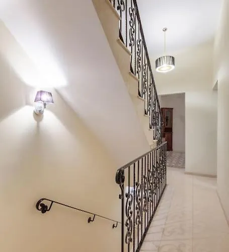 Apartament Beautiful, Typical Maltese 4br With Roof Top By 360 Estates *