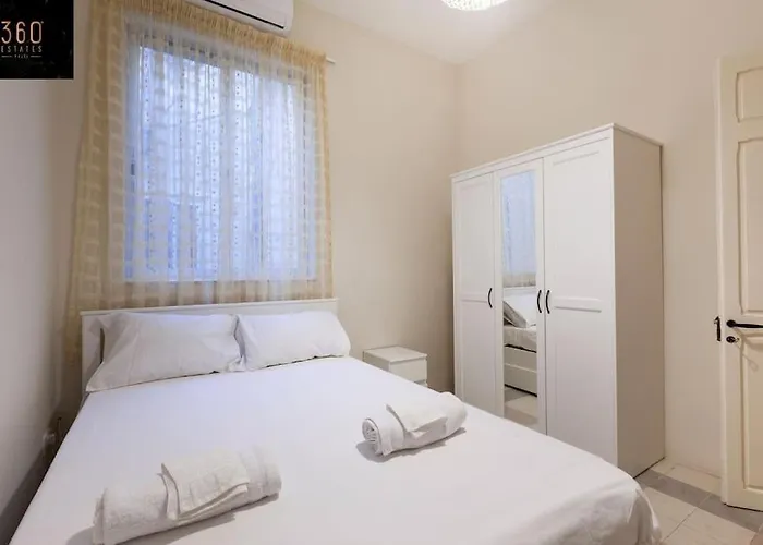 Apartament Beautiful, Typical Maltese 4br With Roof Top By 360 Estates Sliema