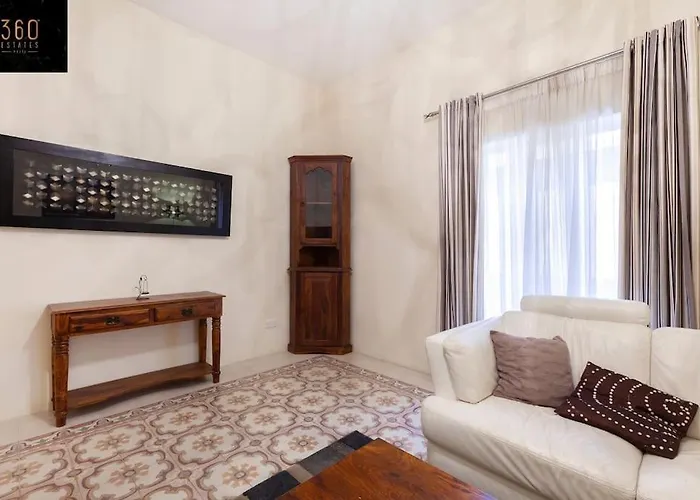 Beautiful, Typical Maltese 4br With Roof Top By 360 Estates