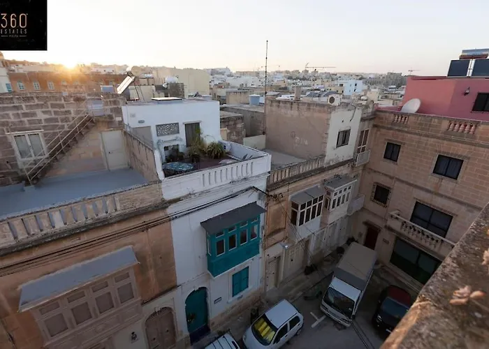 Beautiful, Typical Maltese 4br With Roof Top By 360 Estates * Sliema
