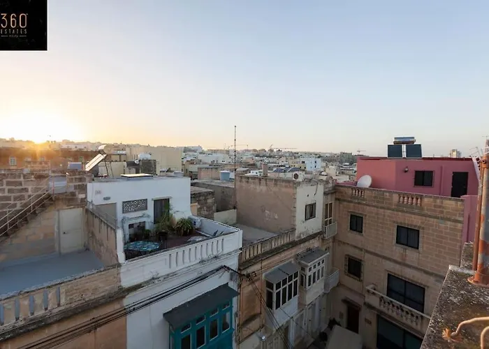 Beautiful, Typical Maltese 4br With Roof Top By 360 Estates *