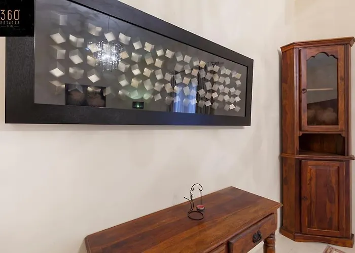 Beautiful, Typical Maltese 4br With Roof Top By 360 Estates Apartament