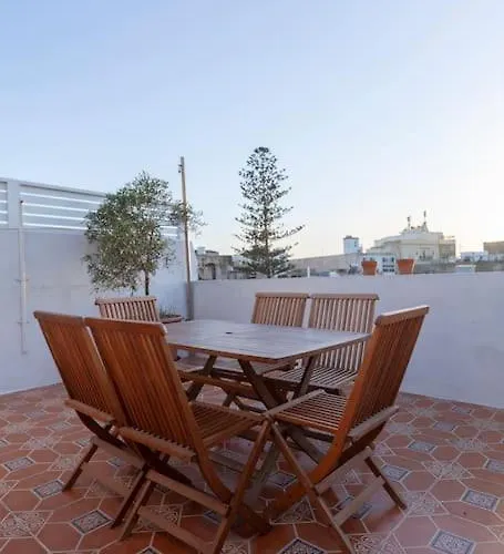 Beautiful, Typical Maltese 4br With Roof Top By 360 Estates Apartament *