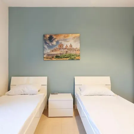 Apartmán Beautiful, Typical Maltese 4br With Roof Top By 360 Estates