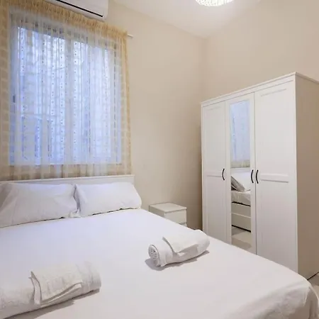 Apartmán Beautiful, Typical Maltese 4br With Roof Top By 360 Estates Sliema